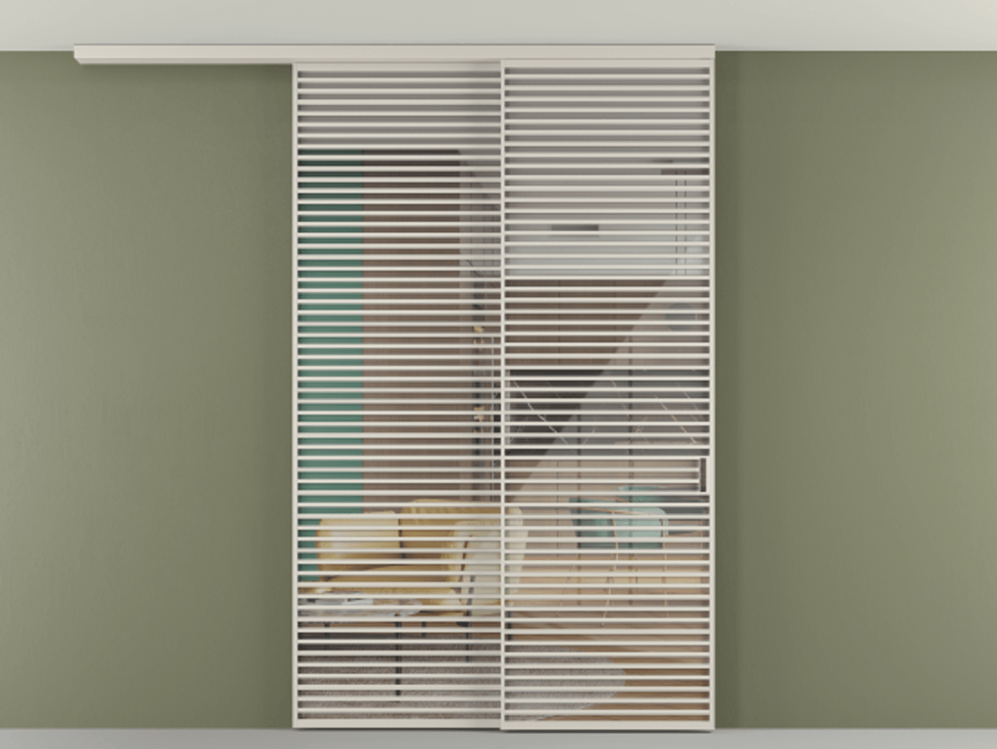 Перегородка Формато вдоль стены на потолок 2 створки с синхронным механизмом АЛПР 040.07 Алюминий облачно-серый Рефлективное прозрачное стекло "Стопсол", калёное Цена 463256 ₽ | Volhovec